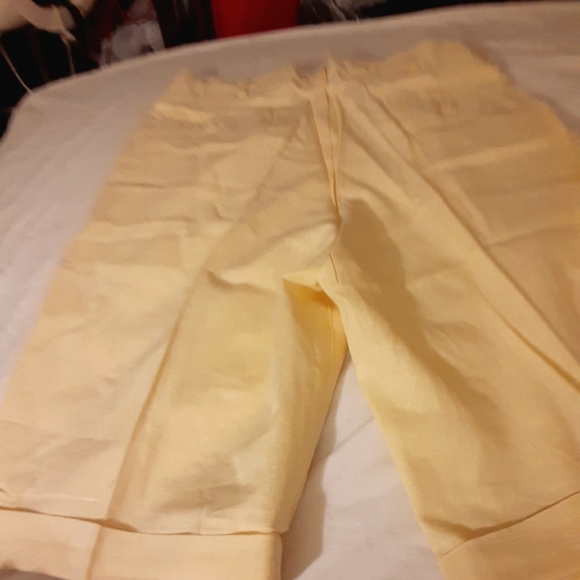 TRUST YELLOW  MEN LINEN SHORT IN SIZE 34 - Picture 3 of 15